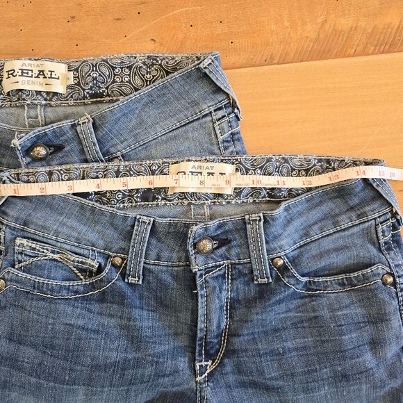 Two Pair of Women's Ariat Real Straight Icon Jeans Rainstorm 29R - Picture 4 of 12